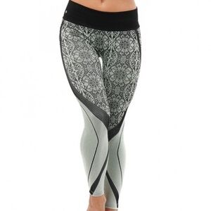 NUX USA CHARLOTTE LEGGING Green Tea Size X-Small NWT